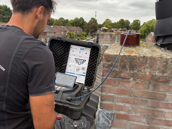 Schoorsteen controleren voor het vegen